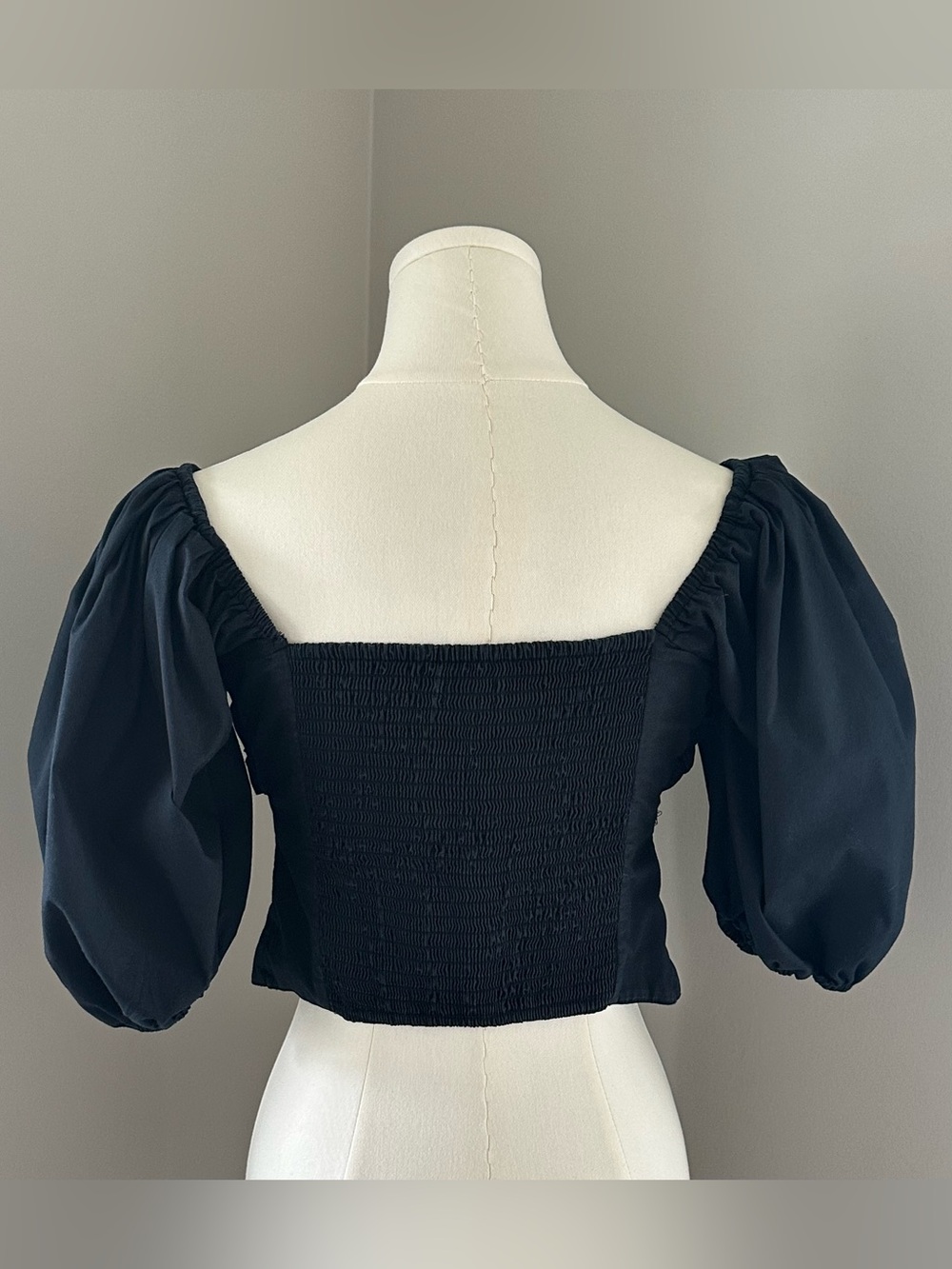 π Abercrombie & Fitch Pleated Puff-Sleeve Poplin Top. Black. Size Small - Picture 2 of 9